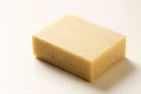 Met betrekking tot ultrasone snijden van parmezaan kaas - Chersonic