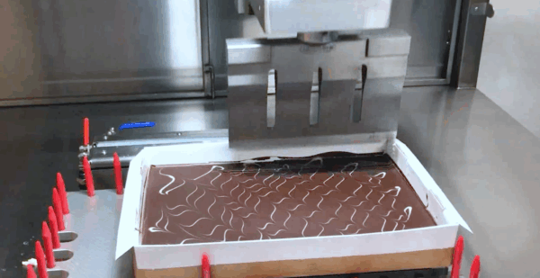 Taglio a ultrasuoni per mousse al cioccolato - Cheersonic