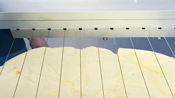 Wire Cutting Machine Cuts Cheese - Cheese Cutting - Cheersonic